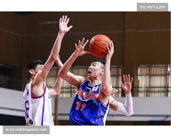 杜锋末节启用老寒腿组合 防守漏洞成新疆逆转突破口